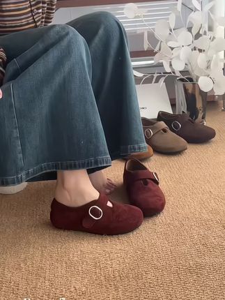 #我要上热门 极简老钱风勃肯鞋来啦~秋冬新款,厚底软底超舒服,加绒款秋冬穿刚好,外穿休闲又百搭,低调气质感拉满✨#老钱风穿搭 #勃肯鞋 #秋冬新款#好穿又好搭 @巨量千川