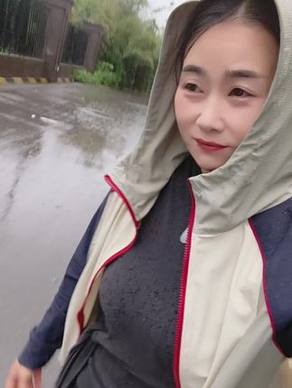 下雨天最适合在家睡个懒觉,可惜实力不允许😂😂#给生活比个耶 #生活很美好记得微笑