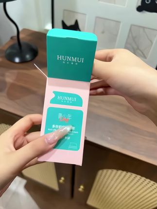 啊啊啊~痘痘肌一定要试试这个多效舒缓祛痘膏!能控油保湿、淡化痘印,清爽又舒服,还能舒缓红肿,改善皮肤状态,不再被痘痘困扰!#去痘 #袪痘护肤 #痘痘肌 #好用不贵经济实惠 #面霜分享