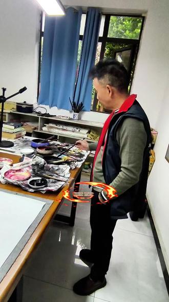 郑板桥《竹石》咬定青山不放松 郑板桥《竹石》咬定青山不放松, 立根原在破岩中。千磨万击还坚劲, 任尔东西南北风。#书法 #草书 #郑板桥 #书法作品欣赏 #王清风书法