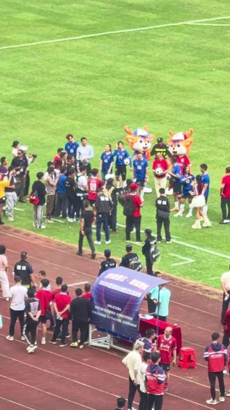 献上歌曲互动现场——吹吹小喇叭