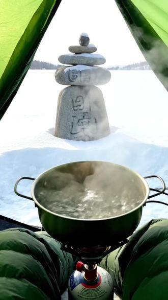 雪山荒野求生,你会选择带哪个压缩球? #解压 #沉浸式体验 #助眠 #荒野求生 #即梦ai创作者成长计划