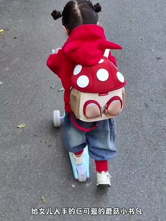 #儿童书包 #双肩包 你们赶紧来给孩子抢这个超好看的书包,过几天可就不是这个价了。#开学必备 #小书包 #带娃外出必备