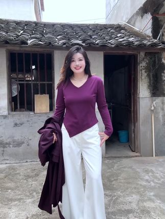 显瘦V领打底衫!#长袖打底衫 #简约穿搭 #韩系穿搭 #修身显瘦 #ootd @抖音创作灵感