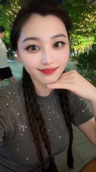 总有一些小惊喜和小开心,突如其来的喜悦不单是收到礼物的喜悦,重要的是被惦记与用心的被对待
谢谢你们愿意来靠近我 了解我 温暖我 陪伴我
宝子们 你们的爱,给我加了好多层滤镜 😘
#感恩 #拥有的一切 #有你们真好
#我的福气 #夜晚甜美氛围感