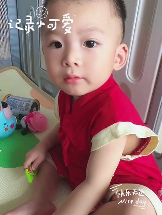 #创作灵感 #呆萌可爱 #人类幼崽的日常 眼睛放光的样子,活脱脱一个“美食侦探”。