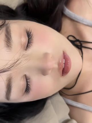 自然通透的婴儿弯鱼尾睫!#自然又有存在感的睫毛 #尝试一个特别的look #眼妆 #美妆 #假睫毛