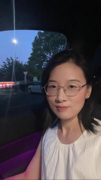 突发奇想测个理想汽车的隔音,没想到隔着车窗内外完全两个世界,关上窗的那一刻世界都安静了,不敢想新款隔音效果得有多好!#理想汽车#理想l8 #新能源汽车时代 #创作者中心 #创作灵感