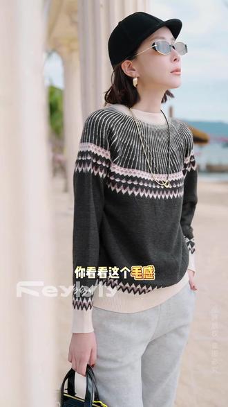 毛衣就要穿适合自己的,时尚又保暖!#毛衣女冬 #黑色毛衣 #费尔岛毛衣 #显瘦穿搭 #feylyly运动户外旗舰店