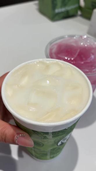 茶百道爆款回归,荔枝冰奶真的好好喝,关键一杯才10块出头#茶百道荔枝冰奶#茶百道荔枝杨梅#茶百道荔枝蜜桃白兰香#我的初夏充能计划#茶百道灵魂必喝榜