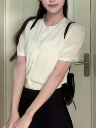 纯色圆领短袖针织开衫女韩系气质温柔风穿搭一整套高腰遮胯半身裙#我的今日穿搭 #抖音穿搭推荐官 #穿搭推荐视频 #甜妹风 #早秋穿搭公式来了