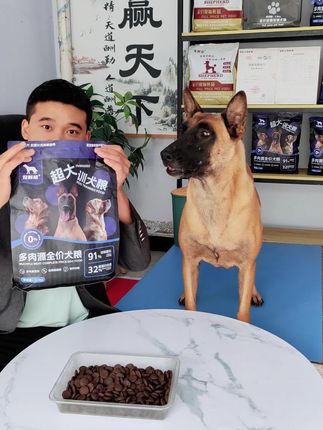宠鲜能鲜肉训犬粮,鲜肉含量50%,大圆片颗粒设计,是一款主食加训练一体化的狗粮#训犬粮#鲜肉狗粮#宠鲜能鲜肉狗粮#狗粮推荐