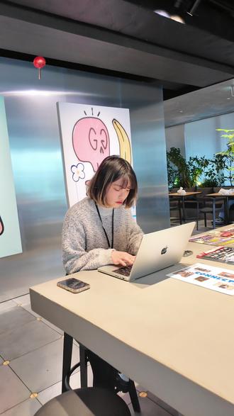 不懂日语也没关系!一篇讲清如何在日本出闲置! 最近好多粉丝宝宝们都在问 如何来ALLU出闲置
今天就来统一回复大家!
首先ALLU 5家门店均支持线下回收♻
虽然原则上不需要预约 进店即可回收
但怕出现排队等待的现象,建议你提前和我们确认
我们会为您联系中文服务及对应人员
1.回收时请先出示您的ID证件原件
游客:护照+驾照/身份证
在日华人:My number card/驾照/永驻证明书
⚠注意
・尽出示护照是不行的哦
・在留卡和健康保险打咩
2.将您的宝贝交给经验丰富的staff 现场估价
3.在双方对宝贝价格达成一致后现场完成结算
(金额较大时将通过其他方式完成支付)
全程超丝滑,还能体验到纯正的日式服务哦!
感兴趣的朋友们快来体验一下吧!
#日本中古 #银座中古 #银座逛街攻略 #断舍离 #日本回收