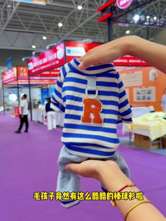 毛孩子竟然有这么酷酷的棒球衫啦,衣服带弹力穿着很舒服,主要价格还不贵~#宠物衣服