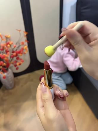 手残党宝妈就用它,3秒都可以搞定六一舞台妆!各种图案模版卡可重复使用,颜色可用自己喜欢的口红色号或眼影、水彩、油彩都可以画#六一儿童节 #彩绘教程