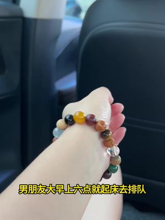 姐妹们,不是礼物多贵,是他愿意为我花2小时排队的心意,太上头了#灵隐寺十八籽手串 #手串 #灵隐寺祈福 #手串搭配