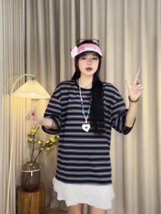 夏季新款韩版拼接条纹圆领瑞丽风蕾丝常规INS风夏季T恤中长款 #夏日爆款 #每日分享穿搭 #好看的小姐姐 #夏天穿搭 #出游穿搭