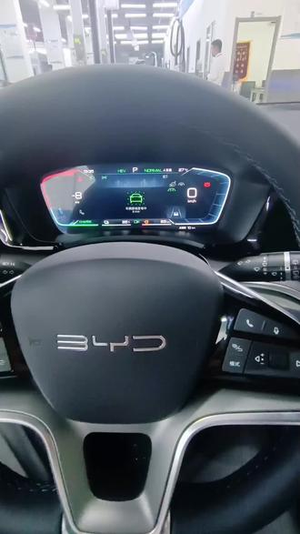 今天给大家演示下#比亚迪 车机系统怎样更改唤醒词(不一定非要叫你好小迪)两到四个字都可以更改,根据自己的喜好改起来吧!#dou是好车 #带你懂车