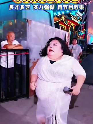 小黄鸭带老公助阵木森大舞台,爆笑全场#木森大舞台  #小黄鸭  #户外直播现场  #多才多艺  #强烈推荐