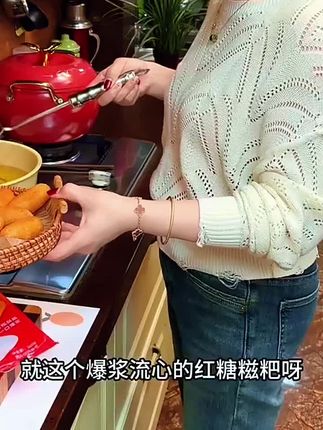 会爆浆的红糖糍粑,没吃过的一定要试一下,口口爆浆非常好吃。#红糖糍粑