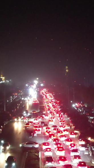 晚上来吉祥湖看烟花的,别牵错家属了。吉祥湖放烟花,吉祥湖看烟花,吉祥湖堵车,项城吉祥湖。项城放烟花。