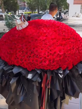 这款表白 求婚花束同城 附近同城鲜花 订购同城配送 鲜花同城 鲜花鲜花 配送 幸福快乐真好#玫瑰花#同城配送#表白花束#520礼物#99朵
