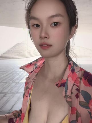 滨水公园今天有演唱会 演出,很多人都过来了,大家都这么有钱吗😀😂手机信号都欠佳,因为人太多了