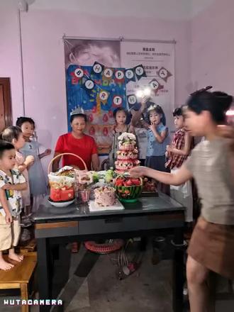 海底捞生日歌 #一秒都不用减
祝妈妈生日快乐,健康平安!
愿您的生日如彩虹般绚烂,幸福永伴。
永远爱您!
