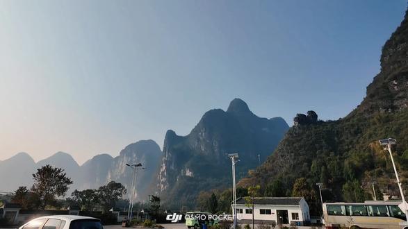 水是流动的山,山是迟缓的浪…