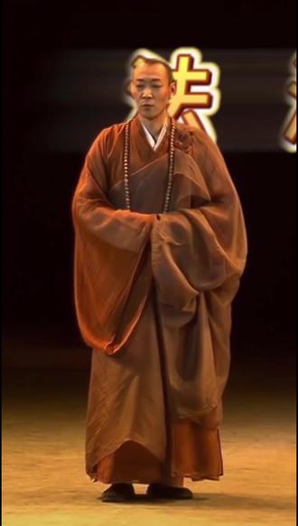 原来“法海”的精神状态这么超前! “金山寺方丈”“庙里第一领导”“很年轻的领导干部”反emo达人,好心态决定法海的一生你先别生气你听我狡辩我给你编…….
中国国家话剧院话剧《青蛇》重排全国首演@中演成都@中演·成都大剧院
📍演出地点:中演·成都大剧院大剧场
⏰演出时间:2026.6.3-6.4 19:30
往期演出画面,实际卡司阵容已现场为准。
——💡看完别走——
《死无葬身之地》6月12-13日(已开票)
《四世同堂》6月26-28日(已开票)
《抗战中的文艺》敬请期待
#2026国话成都演出季 #青蛇成都首演 #青蛇全国首演 #中演成都大剧院 #2026开幕演出季