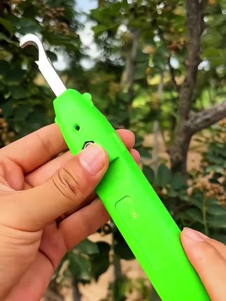 摘花椒神器,用它摘花椒不伤手干活快,以后就不用带手套了#花椒剪 #实用工具 #农用工具 #省时省力