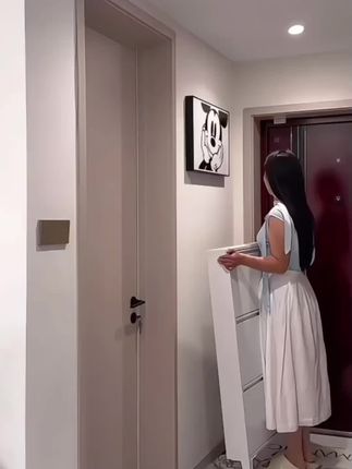 入住门两侧窄小放一个超薄翻斗鞋柜,容量大,靠墙不占地,美观省空间#超薄翻斗鞋柜#居家好物分享