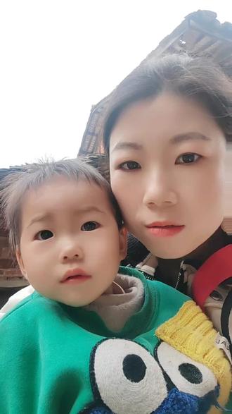 都说外甥像舅舅,那姑姑跟孙女也差不到哪吧!