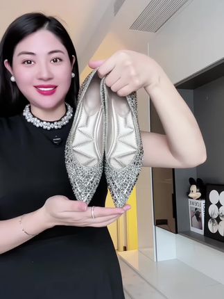 巨闪巨亮巨美的~软底软面的满钻小单鞋#软底单鞋#尖头单鞋 #通勤穿搭 #百搭鞋子 #气质单鞋