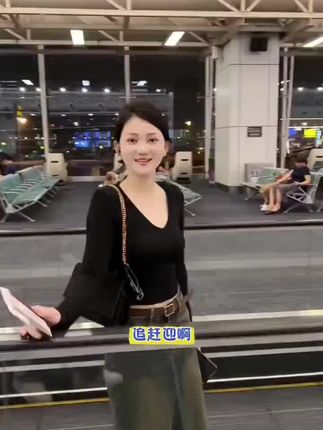 笑笑自用款大容量行李箱,颜值高质量好,太适合经常出差旅行的姐妹啦!放假了,赶紧安排上#行李箱 #行李箱推荐 #出差旅行必备 #出门必备 #旅行拉杆箱