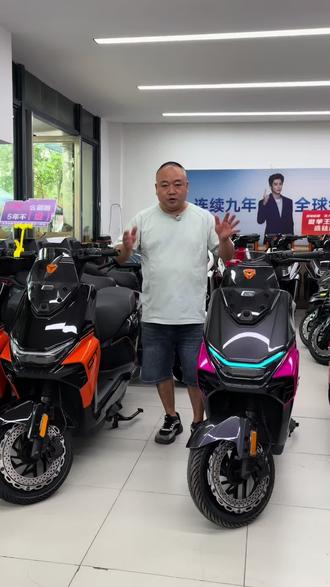 #电动车颜值天花板 雅迪白鲨二代钠电版