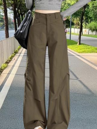 2025新款秋季美式工装裤震撼登场!女款咖色香蕉阔腿版型,独特弯刀弧线设计,巧妙藏肉显瘦。直筒长裤利落大气,无论是日常出行还是通勤,都能轻松驾驭,展现美式硬核风格。#女装穿搭 #牛仔裤 #简约大气 #休闲裤 #高级感穿搭