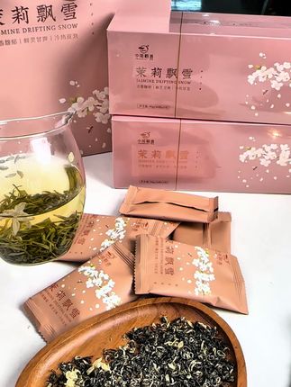 四川蒙顶山的手工甘露加上广西横县的茉莉花,七窨一提香,花香水甜,鲜嫩爽口#茉莉花茶#茉莉飘雪 #绿茶 #花茶 #召唤茶友