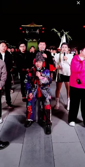 #搞笑唱段#@DOU+小助手 #败家娘们,宋老师他们都搞笑吗!