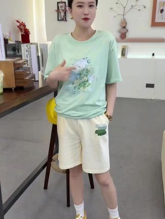 真维斯运动套装,穿上巨巨好看,穿上洋气百搭又时尚,质量杠杠的,纯棉亲肤!#夏季新款 #面料舒适透气 #纯棉套装