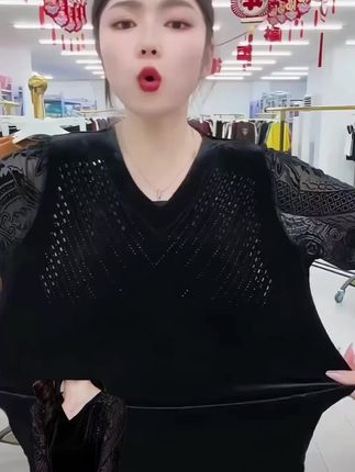 秋季新款丝绒打底衫显瘦气质百搭烫钻t恤洋气黑色上衣女 #爆款热卖中 #好看的衣服都在这里 #面料柔软舒适保暖
