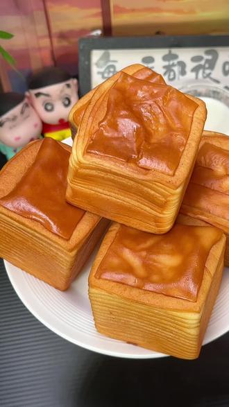 可以一层一层撕着吃牛乳千层吐司,奶香浓郁,湿湿润润的,一点也不干巴!#面包🍞 #吐司 #牛乳吐司 #千层吐司