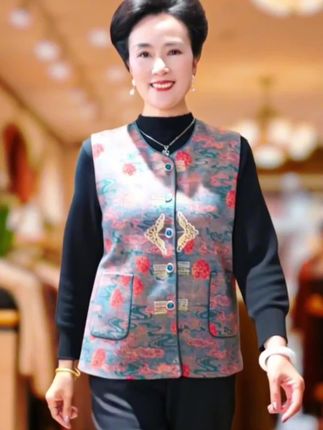 奶奶春装马甲洋气中老年女装春秋薄款妈妈装休闲背心国风坎肩老人#中老年穿搭 #马甲穿搭 #春秋穿搭#显瘦穿搭#穿出自己的风格