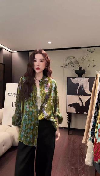 【杨幂中秋同款】三吉黑花【花窗影】新中式国丝绒烂花衬衫女外套 #新中式穿搭 #杨幂同款 #三吉黑花 #高级感穿搭 #夏日衬衫 @三吉黑花