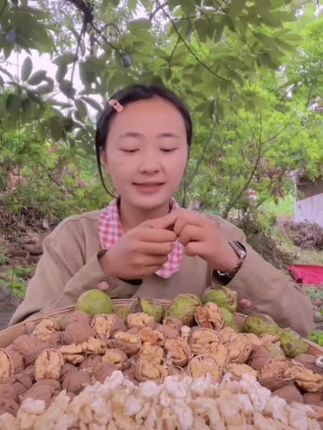2025年四川大凉山去青皮湿核桃应水果季孕妇零食甜鲜嫩孕妇零食#湿核桃#核桃#坚果#零食#青皮核桃
