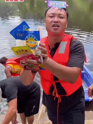 大表哥家的老甲鱼龟肉,红烧炖汤真的太好吃了!采用八年以上鲜活老甲鱼草龟,现杀现发,肉质嫩滑Q弹,香甜嫩滑爽,营养丰富,味美汤鲜!无论是红烧 炖汤 打边炉都是绝绝子!喜欢吃甲鱼的家人们有口福了,趁现在活动赶紧囤几份,给父母小孩补补身子尝尝鲜,嘎嘎好吃又美味!#好吃不贵经济实惠 #甲鱼 #妈呀太香了 #老人小孩都爱吃 #超便宜超划算