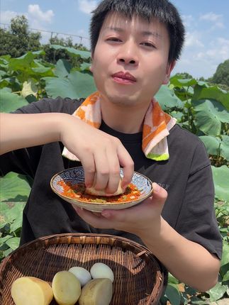 烤肉烧烤都用它,传统舂制,保留原始的香味,香辣麻辣特辣三种口味选择,小瓶可撒可蘸#烧烤料 #出游季 #烙锅蘸料 #六婆辣椒面蘸料