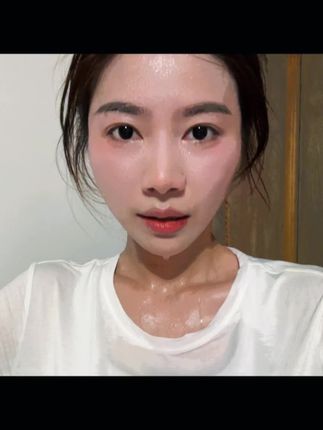 晚上贴早上撕,既简单又方便,夏天到了,晚上还在翻来覆去的姐妹们,你们都来试试#艾草足贴 #逆袭 #每日分享 #足贴 #三伏天