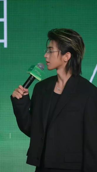 爱是互相尊重的 我哥哥是个很敏感的人 请工作室保护好他#蔡徐坤#蔡徐坤bioe