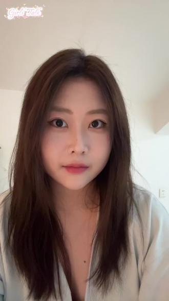 什么才是真正的少女心事?
没人能定义,因为它是每个少女自己内心深处的课题
少女心事当然可以是优绩主义下的暗自努力 也可以是感受到心中悸动之后的不知所措
少女的心事,是春风拂过枝头悄悄发芽,不敢声张。
但不论怎样,青春都是珍贵而美好的,它纯粹而炽热、单纯又生机勃勃
请每一个少女好好爱自己,努力向上,肆意生长。
#自我成长 #girlstalk #少女心事 #暗恋 #学生时期